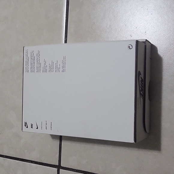 Empty shoe box - Picture 5 of 7